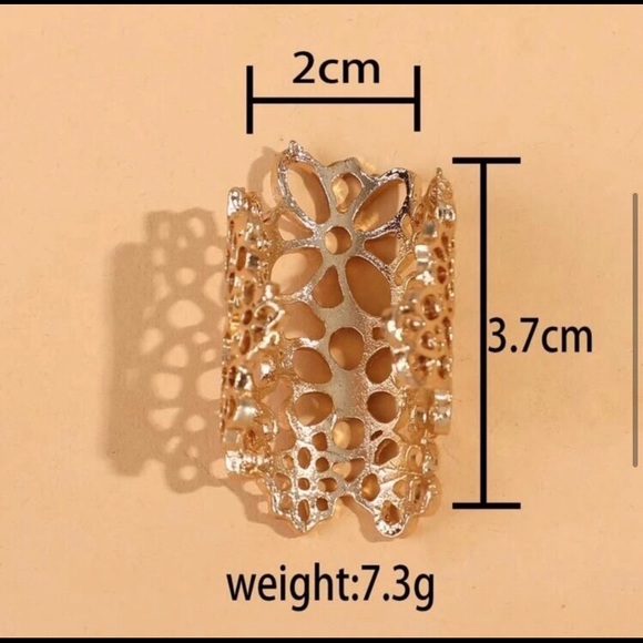 Gold hollow cuff ring - Picture 3 of 4